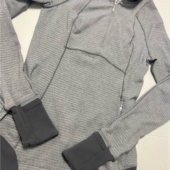 Lululemon Athletica Gray Fitted Long Sleeve Athletic Top - Picture 4 of 5